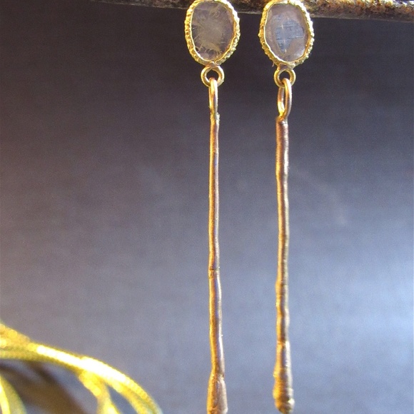 14k Yellow gold earrings with flat diamonds. - Picture 7 of 8